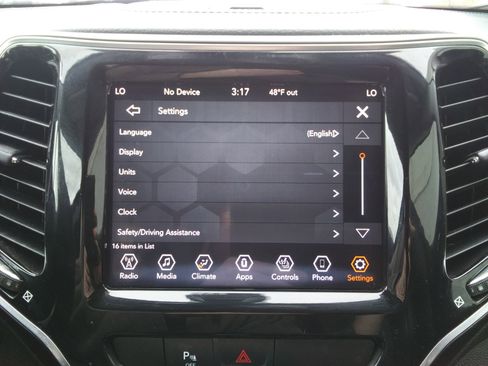 Used 2019 Jeep Cherokee Limited AWD/4WD image 26
