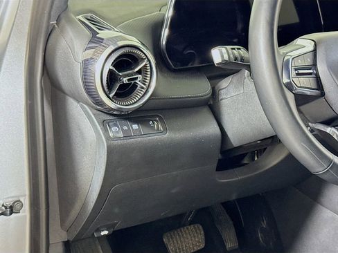 Used 2025 Chevrolet Equinox LT w/ Convenience Package II FWD image 8