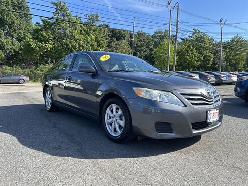 Used 2011 Toyota Camry LE w/ LE Extra-Value Pkg FWD image 3