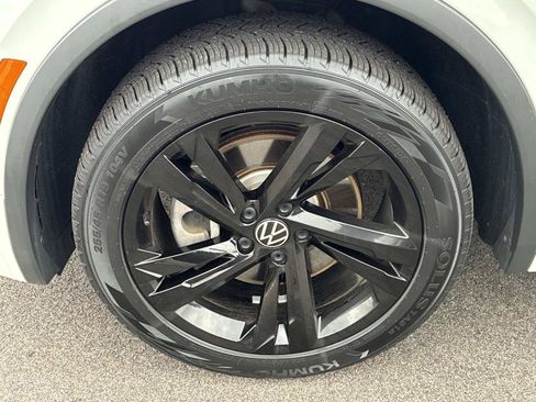 Certified 2024 Volkswagen Tiguan SE R-Line AWD/4WD image 21