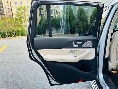 Used 2021 Mercedes-Benz GLS 450 4MATIC image 22