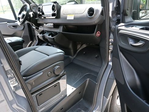 Used 2025 Mercedes-Benz Sprinter 2500 image 20