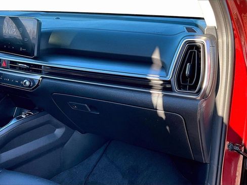 Certified 2025 Kia Sorento EX w/ Panoramic Sunroof Package image 16