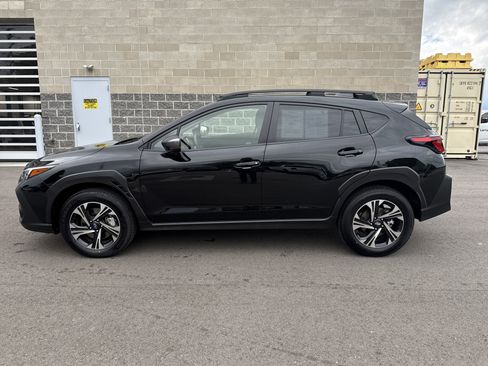 Used 2025 Subaru Crosstrek 2.0i Premium image 3