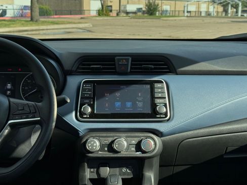 Used 2025 Nissan Versa SV FWD image 17
