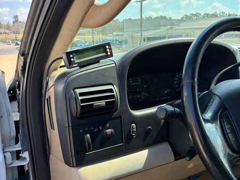 Used 2005 Ford F350 4x4 Crew Cab DRW Super Duty image 12