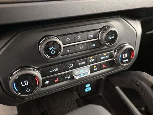 New 2025 Ford Bronco Badlands image 15