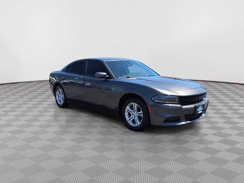 Used 2022 Dodge Charger SXT RWD image 2
