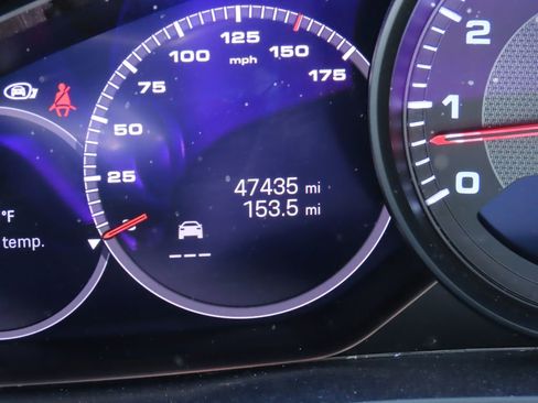 Used 2022 Porsche Cayenne AWD/4WD image 21