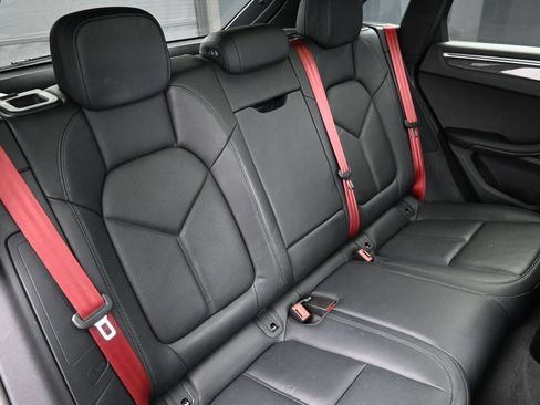 Certified 2023 Porsche Macan S AWD/4WD image 29