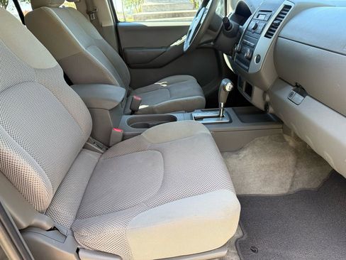 Used 2011 Nissan Frontier SV image 33