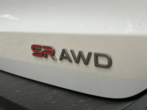 New 2026 Nissan Kicks SR AWD/4WD image 23
