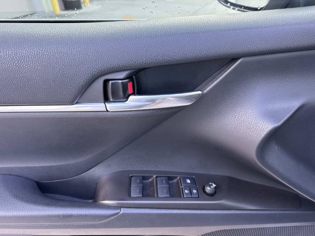 Used 2021 Toyota Camry SE FWD image 19
