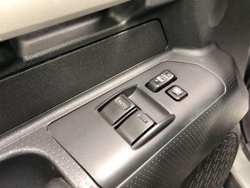 Used 2010 Toyota FJ Cruiser 4WD image 12