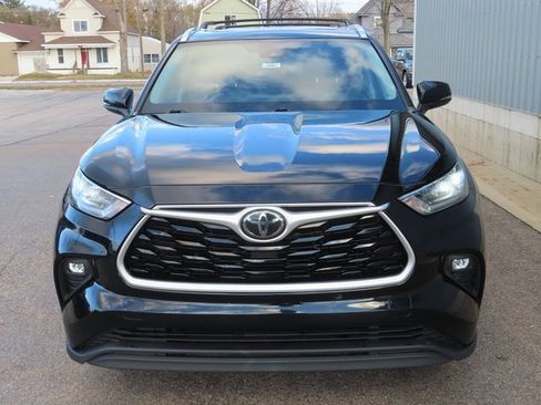 Used 2020 Toyota Highlander XLE image 11