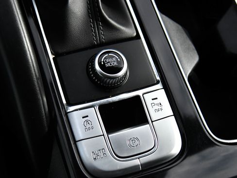 Used 2022 Kia Telluride LX image 25