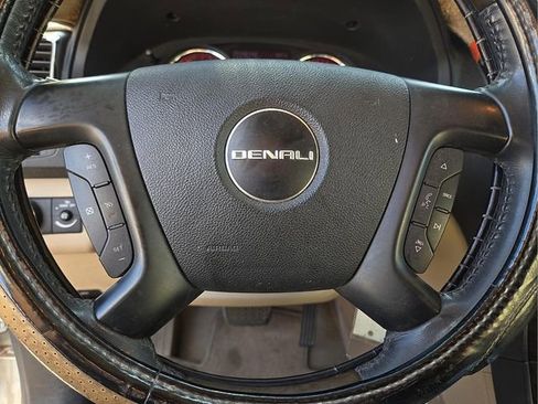 Used 2011 GMC Acadia Denali image 30