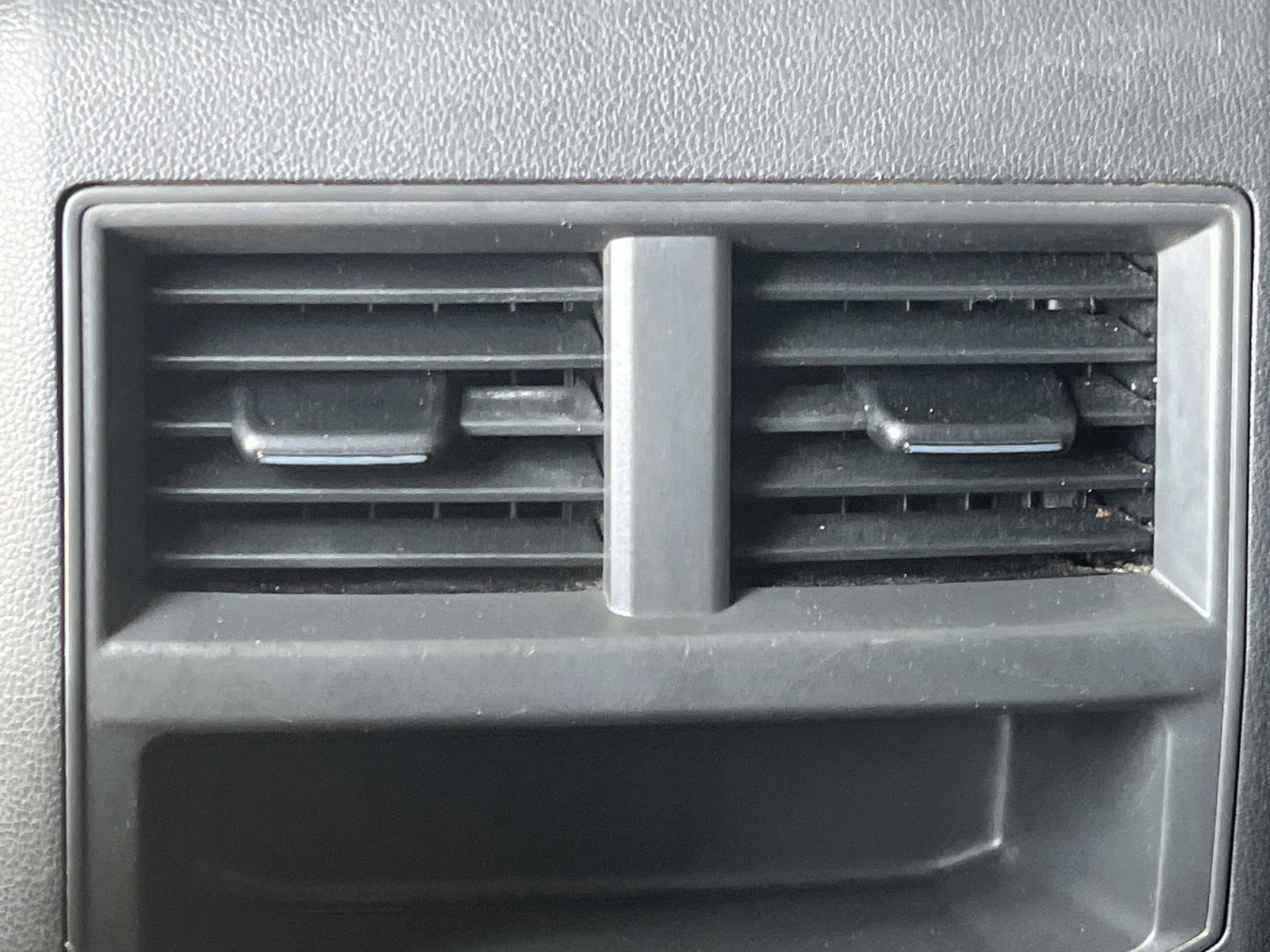 Used 2021 Volkswagen Atlas Cross Sport SE w/ Panoramic Sunroof Package FWD image 14