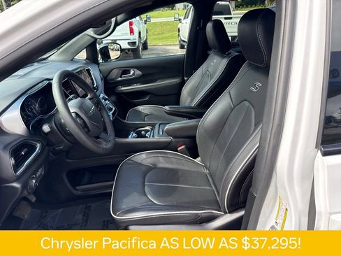 Used 2026 Chrysler Pacifica Limited w/ S Appearance Package FWD image 6