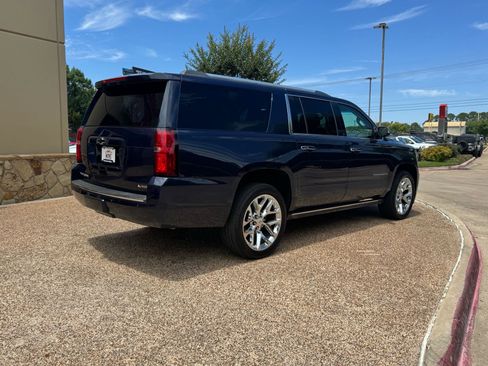 Used 2018 Chevrolet Suburban Premier w/ Max Trailering Package AWD/4WD image 8
