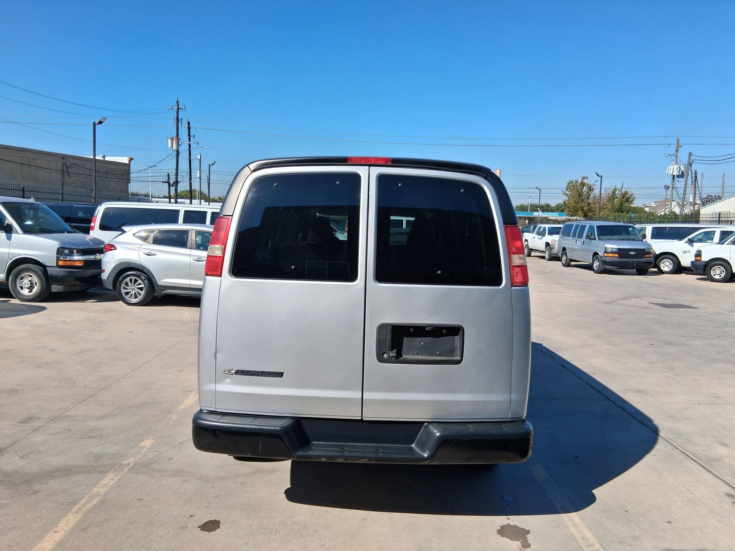 Used 2017 Chevrolet Express 2500 LS RWD image 6