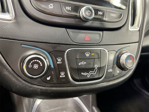 Used 2017 Chevrolet Malibu LT w/ Leather Package image 15