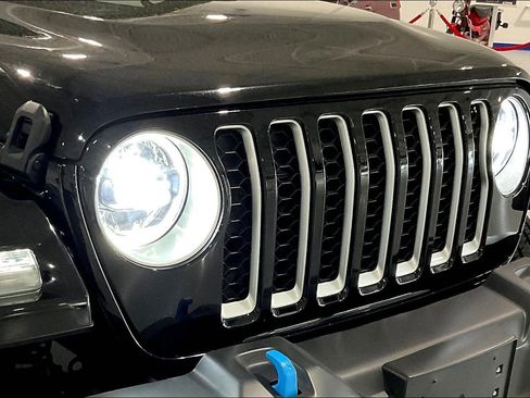 Used 2023 Jeep Wrangler Sahara w/ Cold Weather Group AWD/4WD image 31