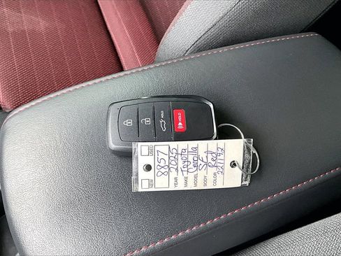 Used 2025 Toyota Corolla SE image 33