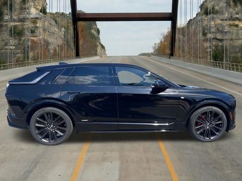 New 2026 Cadillac Lyriq V AWD/4WD image 10
