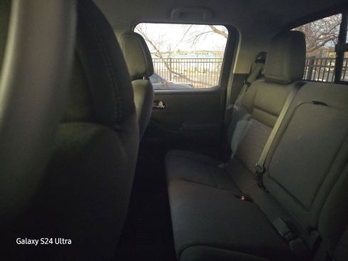 Used 2022 Nissan Frontier SV image 6