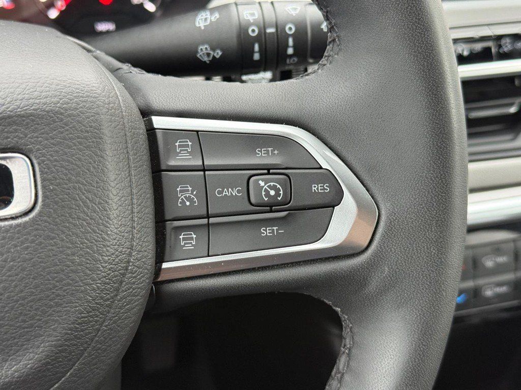 Used 2025 Jeep Compass Limited AWD/4WD image 15