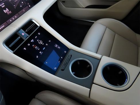 New 2025 Porsche Taycan image 35