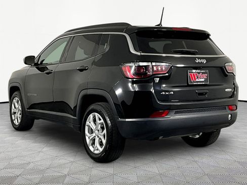 Used 2024 Jeep Compass Latitude AWD/4WD image 4