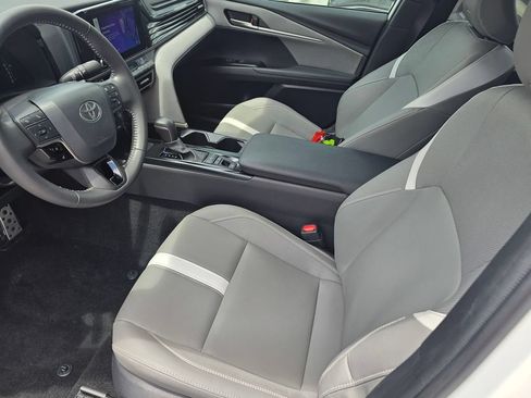Used 2025 Toyota Camry SE w/ Convenience Package FWD image 21