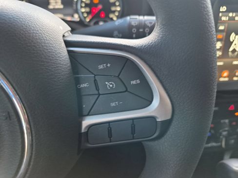 Used 2023 Jeep Renegade Latitude AWD/4WD image 21