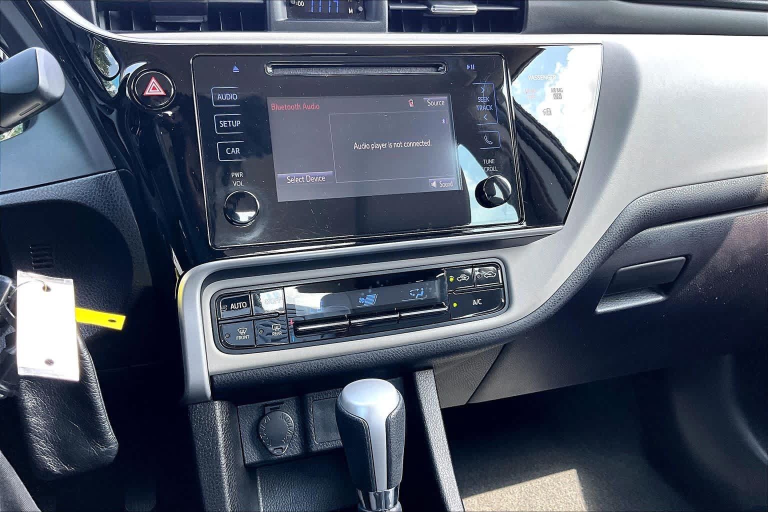Used 2017 Toyota Corolla LE FWD image 35