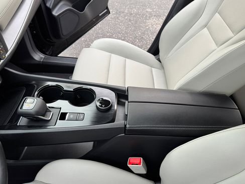 Used 2024 Nissan Rogue SV w/ SV Premium Package image 28