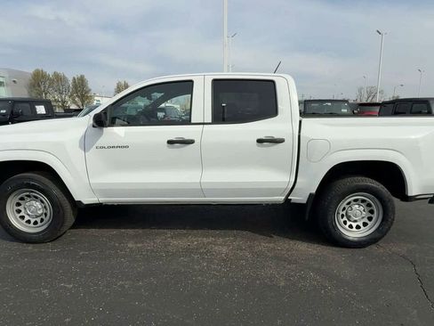 Used 2024 Chevrolet Colorado W/T image 5