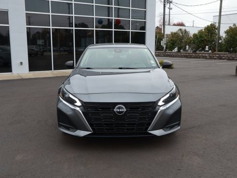 Used 2024 Nissan Altima 2.5 SV image 2