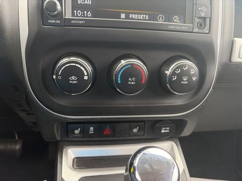 Used 2014 Jeep Compass Latitude FWD image 23