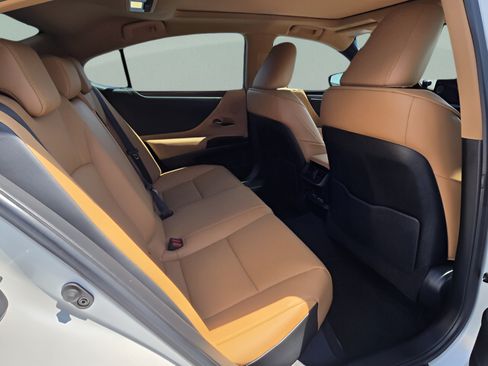 Used 2023 Lexus ES 350 w/ Premium Package FWD image 14