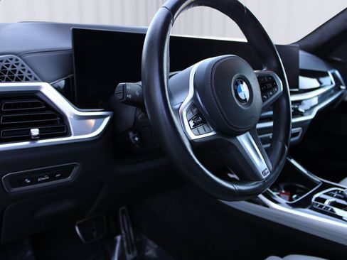 Used 2025 BMW X7 xDrive40i w/ M Sport Package AWD/4WD image 18