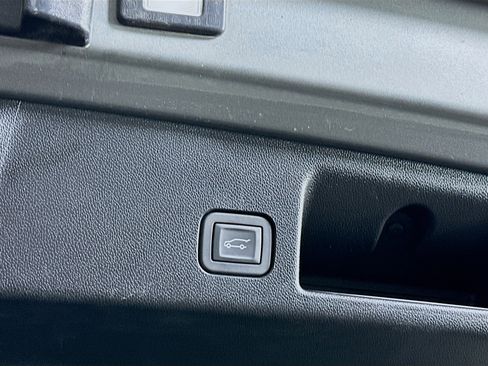 Used 2025 Chevrolet Equinox EV RS image 29