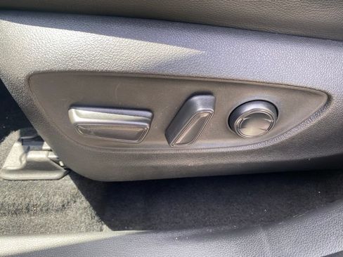 Used 2022 Toyota Highlander XLE FWD image 14