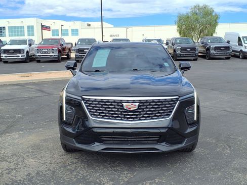 Used 2024 Cadillac XT4 Premium Luxury FWD image 2