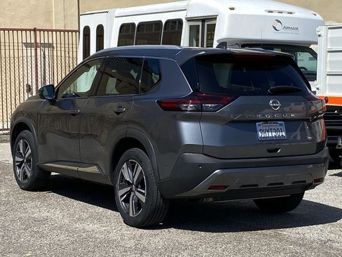 Used 2023 Nissan Rogue SL FWD image 4