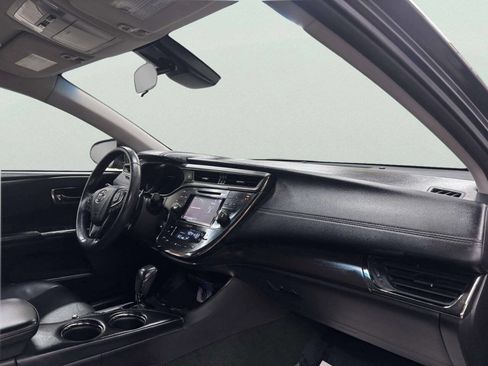 Used 2018 Toyota Avalon XLE image 19