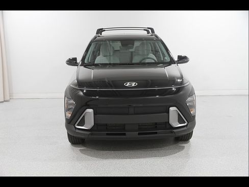 Certified 2025 Hyundai Kona SEL AWD/4WD image 2