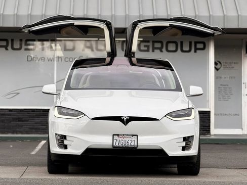 Used 2016 Tesla Model X 90D image 3