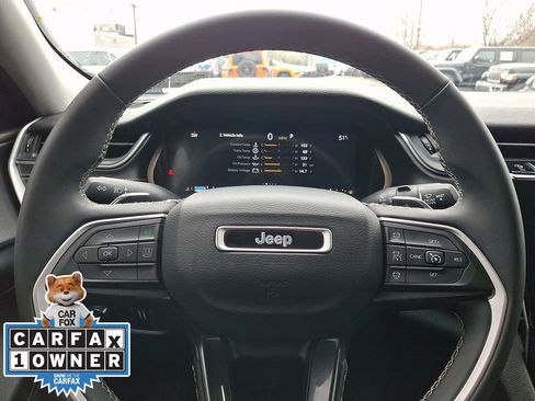 Used 2023 Jeep Grand Cherokee Laredo image 19